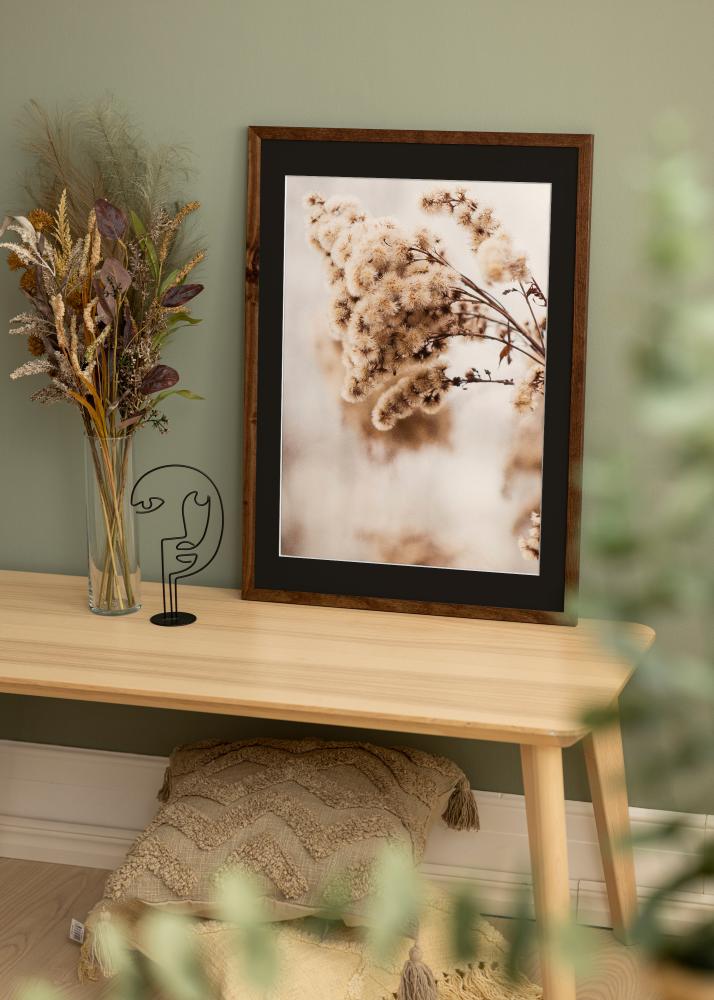 Ram med passepartou Frame Stilren Walnut 70x100 cm - Picture Mount Black 62x93 cm