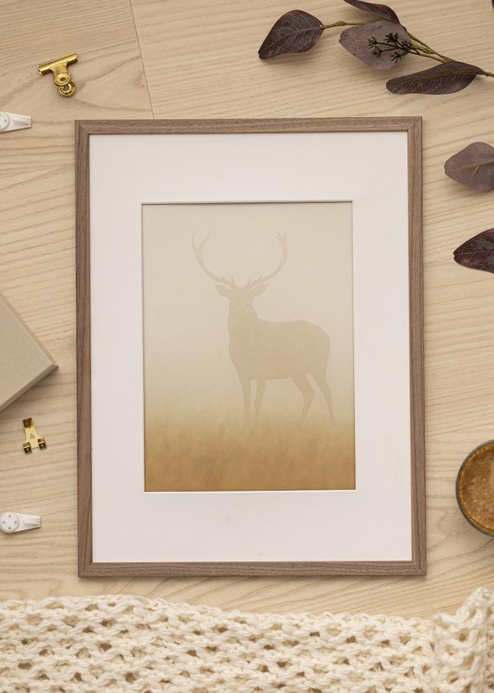 Ram med passepartou Frame Edsbyn Light Walnut 60x60 cm - Picture Mount White 50x50 cm