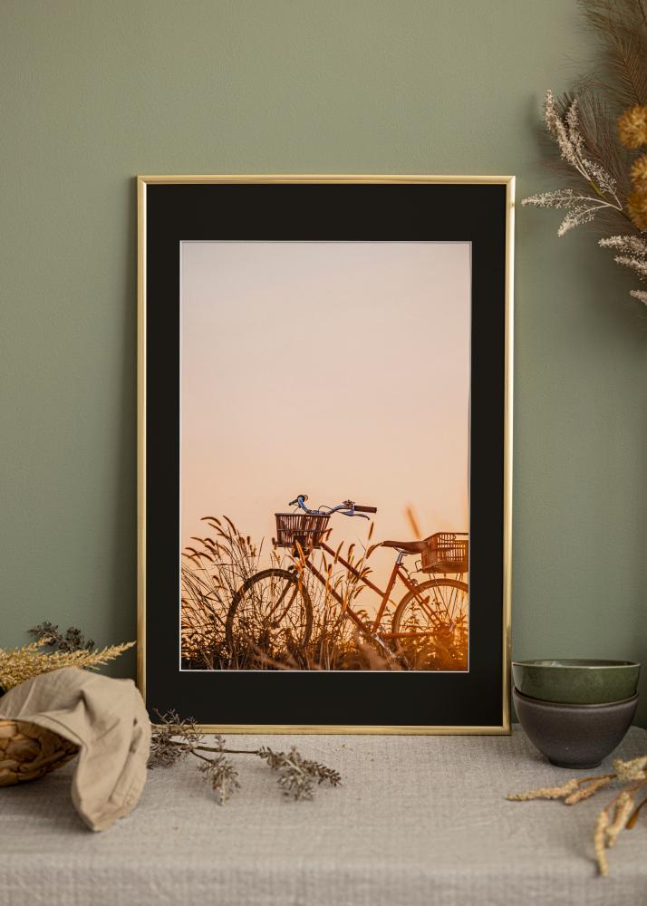 Ram med passepartou Frame New Lifestyle Shiny Gold 50x70 cm - Picture Mount Black 33x56 cm