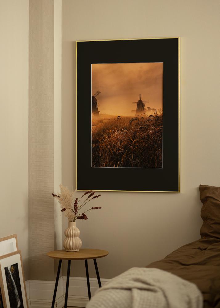 Ram med passepartou Frame Visby Shiny Gold 40x50 cm - Picture Mount Black 28x35 cm