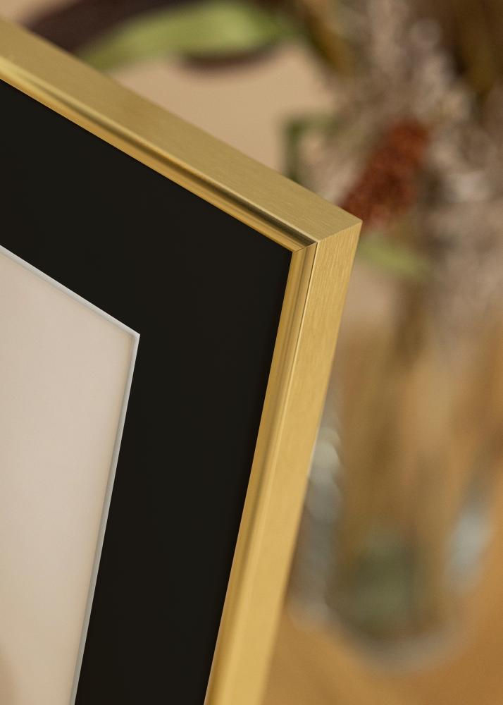 Ram med passepartou Frame Visby Shiny Gold 40x50 cm - Picture Mount Black 28x35 cm