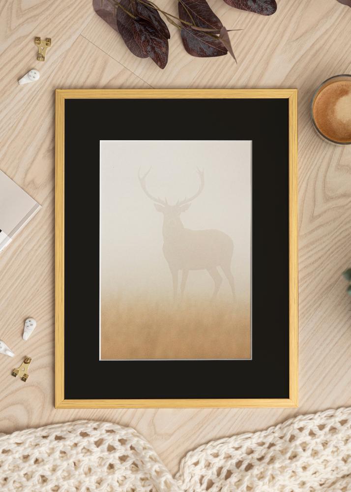 Ram med passepartou Frame Edsbyn Gold 40x50 cm - Picture Mount Black 12x16 inches